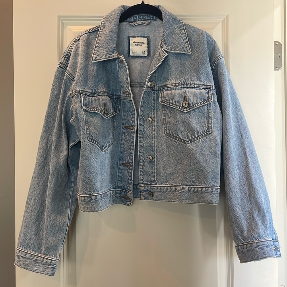 Abercrombie & Fitch. Cropped Denim Jacket. Medium.